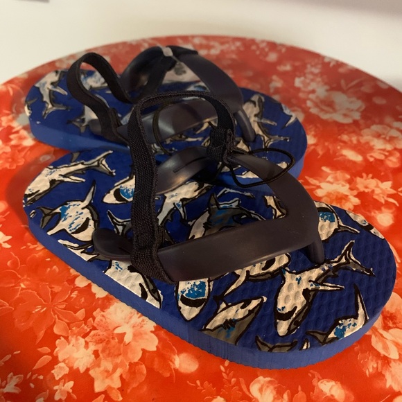NEW Shark Elastic Back Toddler Flip Flop Sandals - Picture 4 of 6